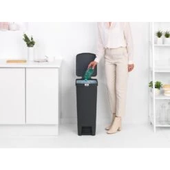 Brabantia Pedaalemmer StepUp 40L Dark Grey -Marskramer Verkoop 102 0023 6 1