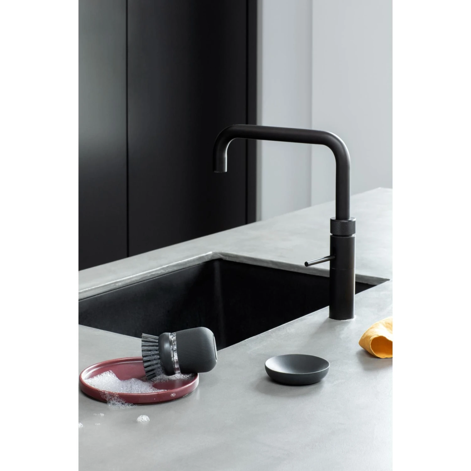 Brabantia SinkSide Afwasborstel Met Zeepreservoir Dark Grey 6 Brabantia SinkSide Afwasborstel Met Zeepreservoir Dark Grey - Afbeelding 6