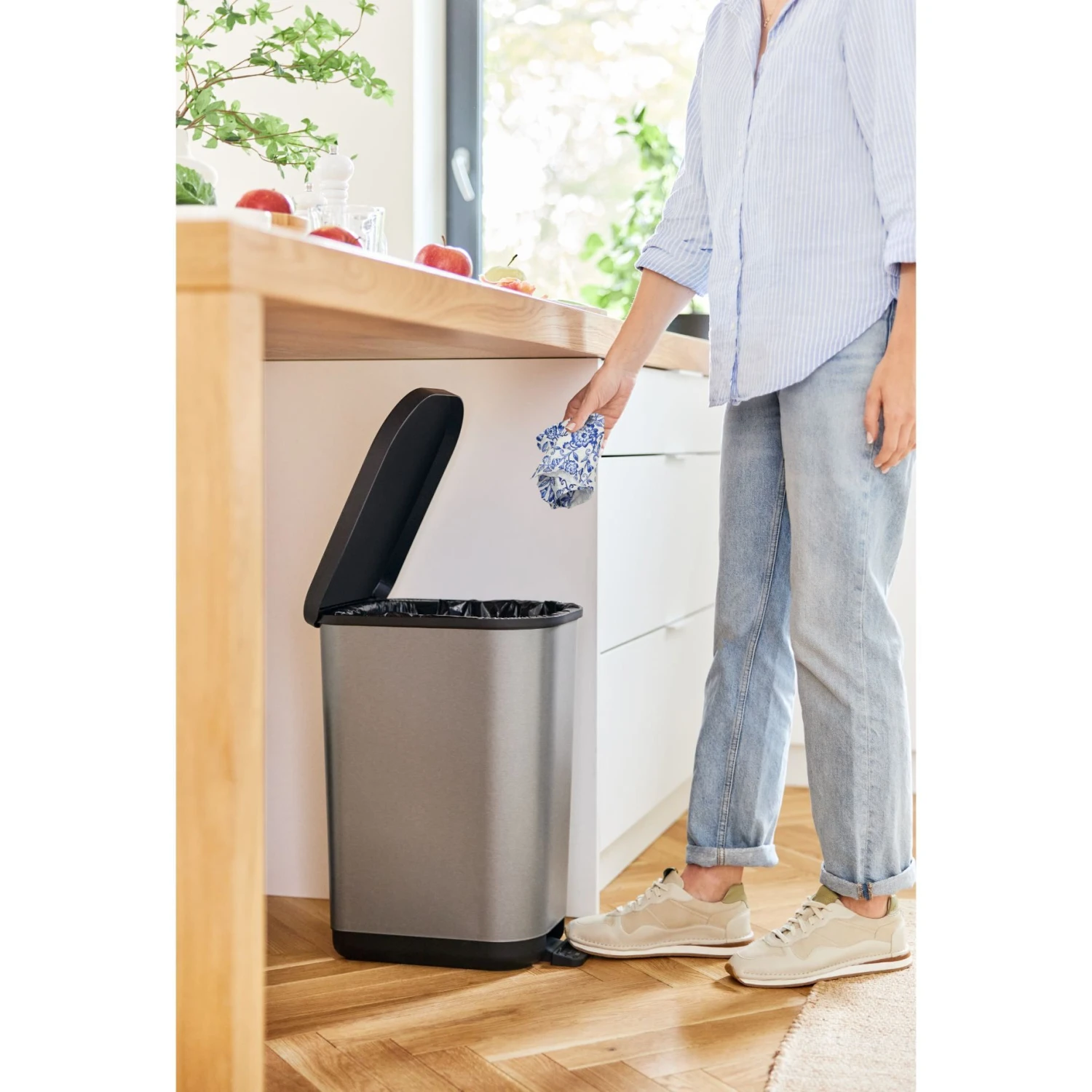 Rotho Pedaalemmer Ribo 35L Zilver Metallic 2 Rotho Pedaalemmer Ribo 35L Zilver Metallic - Afbeelding 2