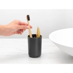 Brabantia ReNew Tandenborstelhouder - Dark Grey 10 Brabantia ReNew Tandenborstelhouder - Dark Grey -Marskramer Verkoop 199 0283 5 1